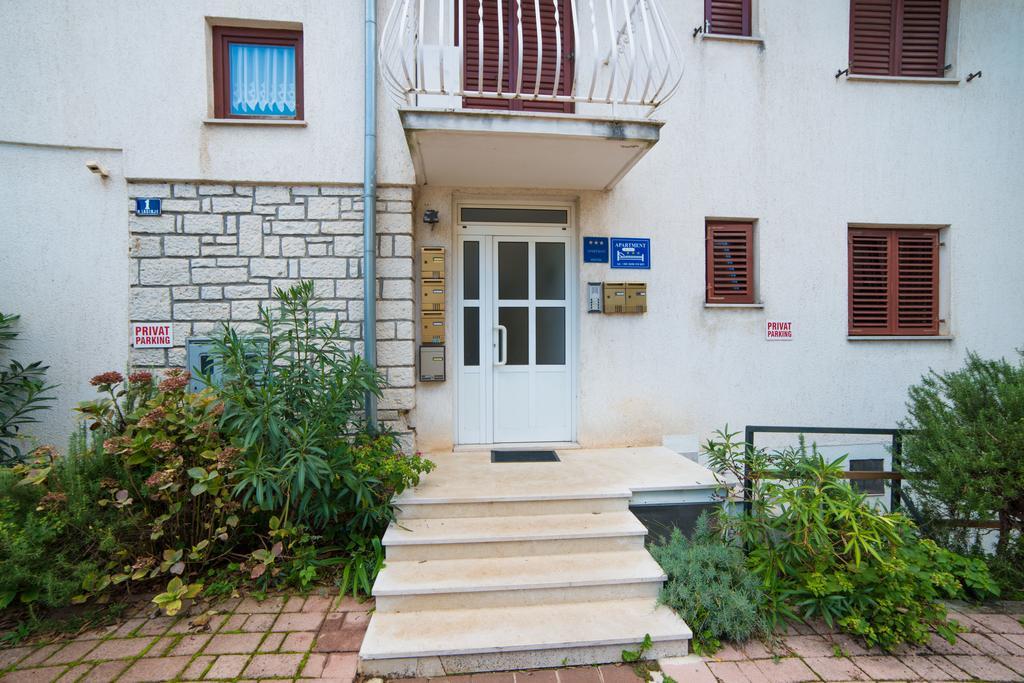 Apartments Daria Rovigno Esterno foto