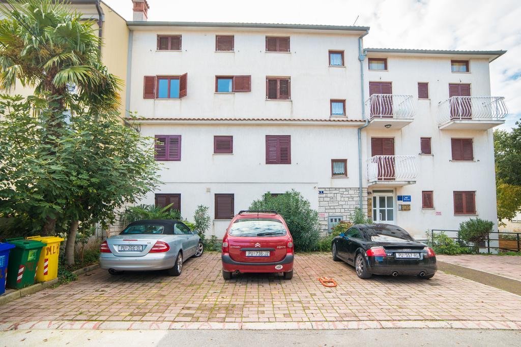 Apartments Daria Rovigno Esterno foto