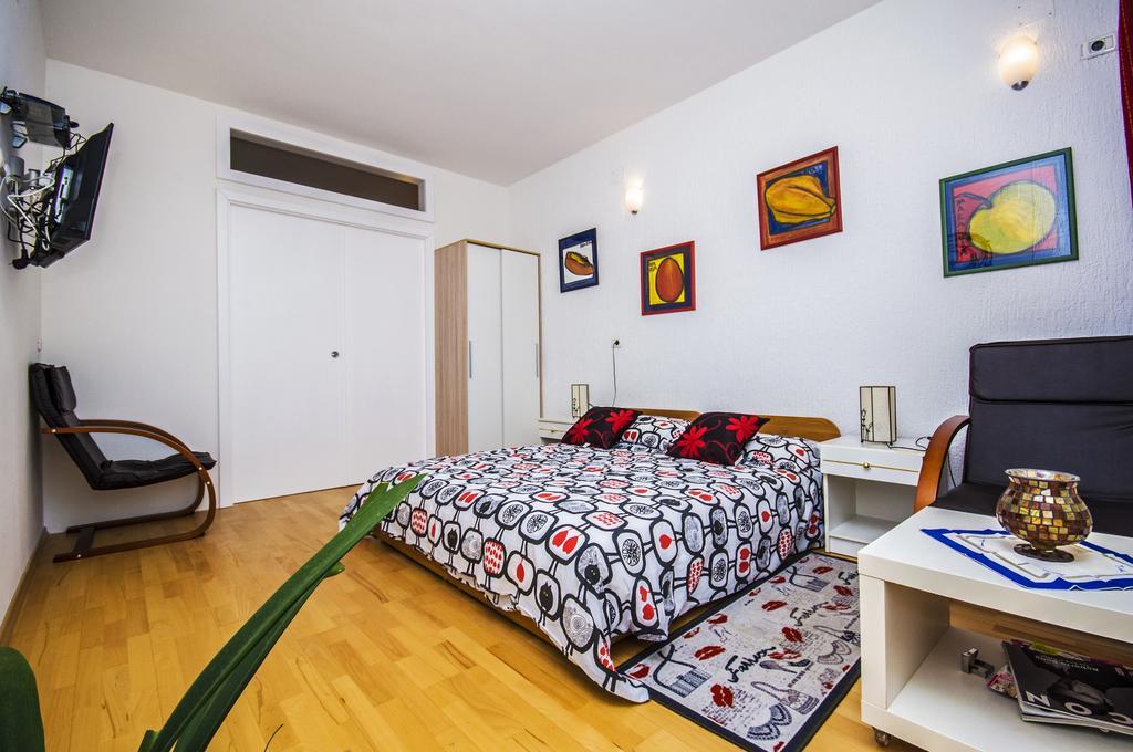 Apartments Daria Rovigno Esterno foto