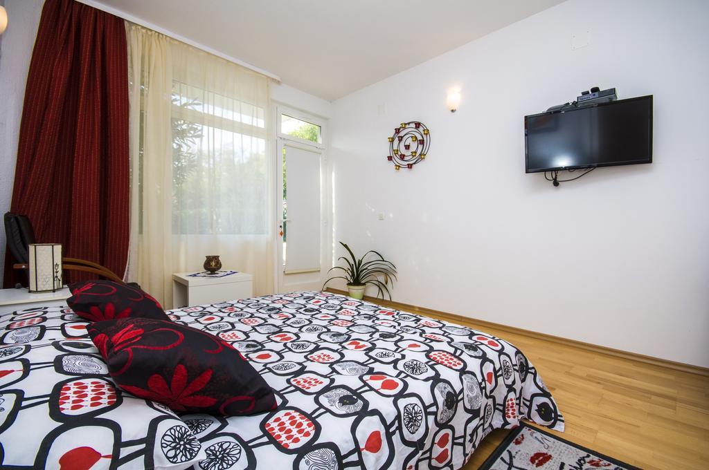 Apartments Daria Rovigno Esterno foto