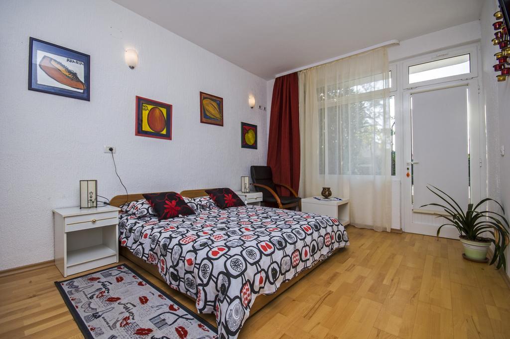 Apartments Daria Rovigno Esterno foto